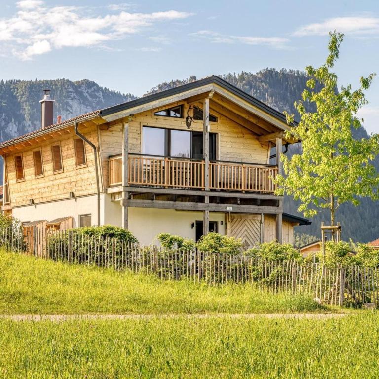 Chalet Alpenzauber mit beheiztem Pool, Inzell - Chalet mit 3 Schlafzimmern - 1
