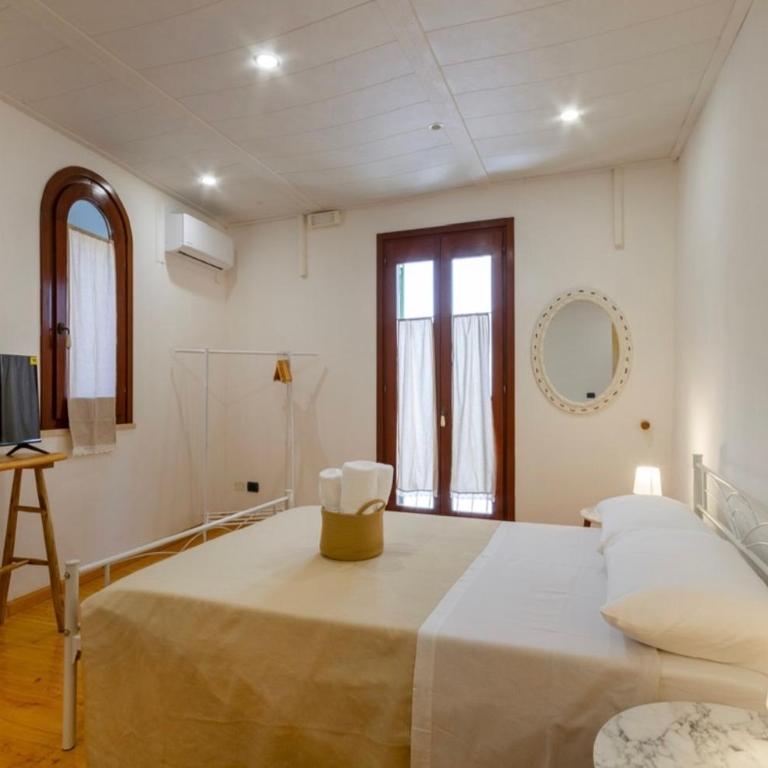 B&B Corso Garibaldi - Camera Deluxe - 9