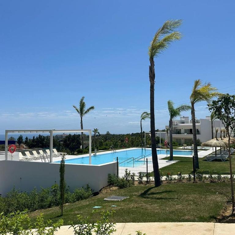 Alcazaba Lagoon & Private Beach Costa del Sol 2105 - Two-Bedroom Apartment - 3