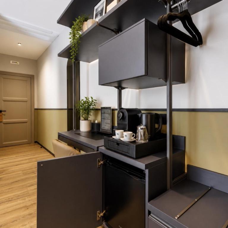 MaHena SUITES PLEBISCITO - Dreibettzimmer mit Balkon - 11