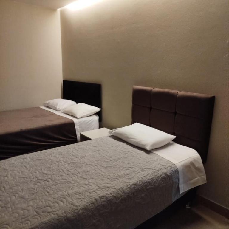 Hotel Rodilla - Standard Triple Room - 2