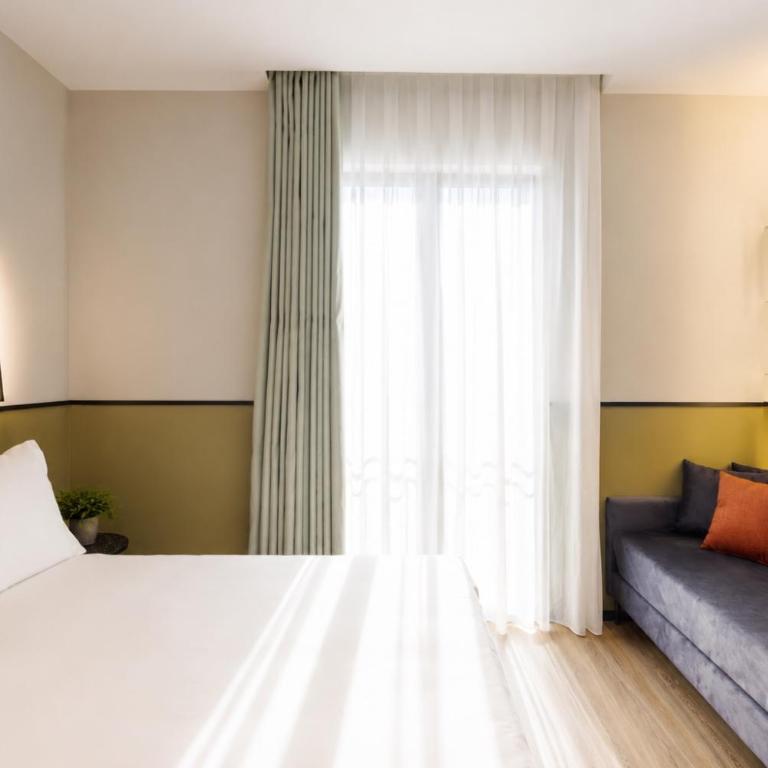 MaHena SUITES PLEBISCITO - Dreibettzimmer mit Balkon - 4