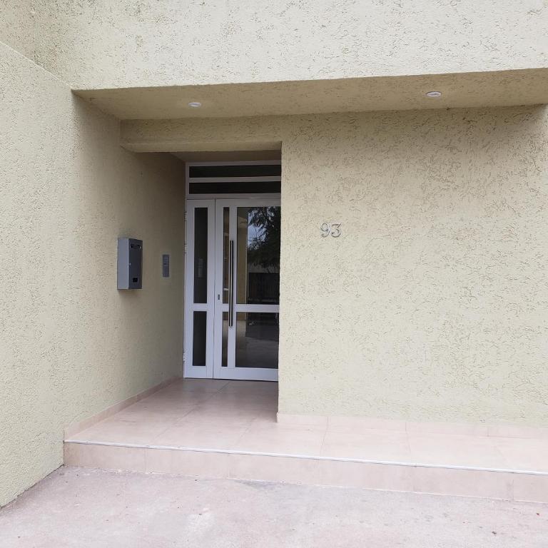 Edificio Yana 93-Departamento 1º calidad con cochera cerrada - Apartamento de 2 dormitorios - 3