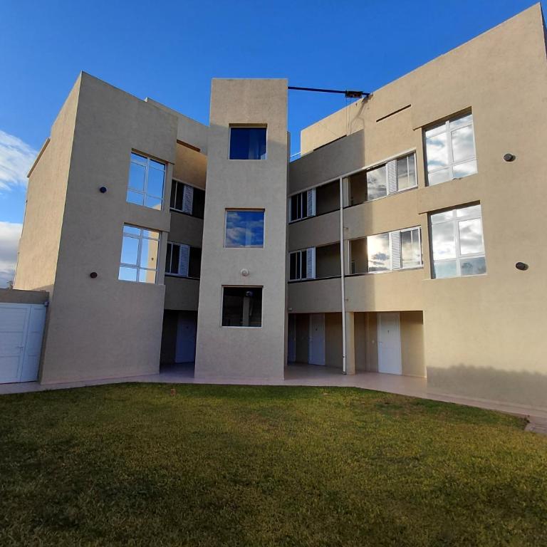Edificio Yana 93-Departamento 1º calidad con cochera cerrada - Apartamento de 2 dormitorios - 49