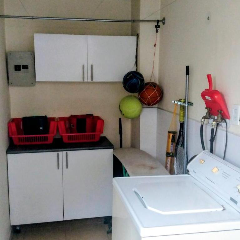 Habitación amoblada, baño privado, acceso sala-cocina-lavandería - Apartamento de 1 dormitorio - 2
