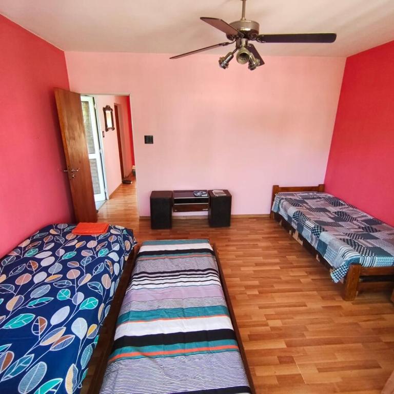 Casa de categoría con piscina, quincho y parque - Casa de 4 dormitorios - 4