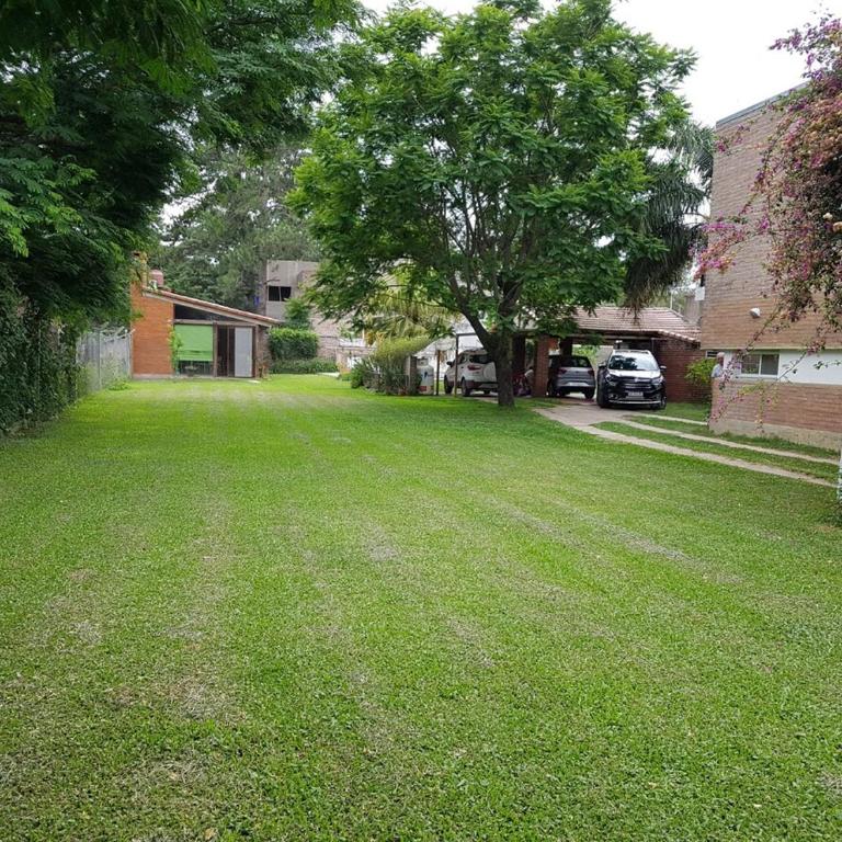 Casa de categoría con piscina, quincho y parque - Casa de 4 dormitorios - 9