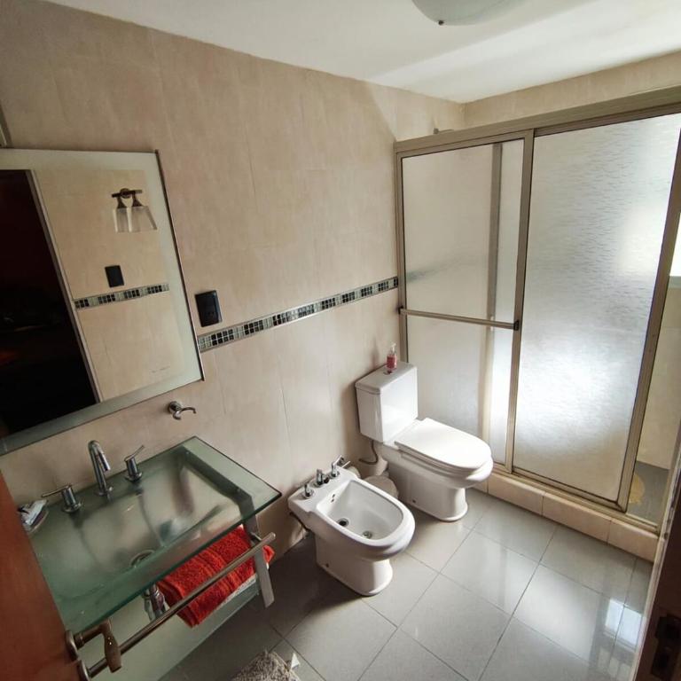 Casa de categoría con piscina, quincho y parque - Casa de 4 dormitorios - 11
