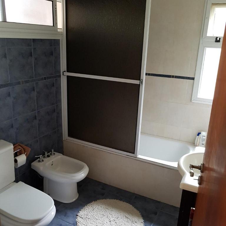 Casa de categoría con piscina, quincho y parque - Casa de 4 dormitorios - 12