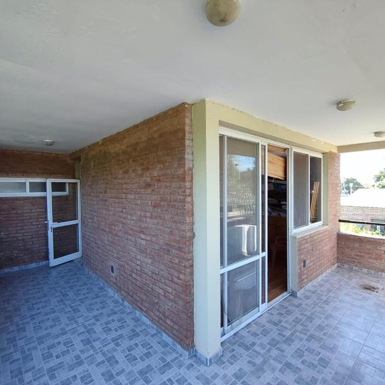 Casa de categoría con piscina, quincho y parque - Casa de 4 dormitorios - 14