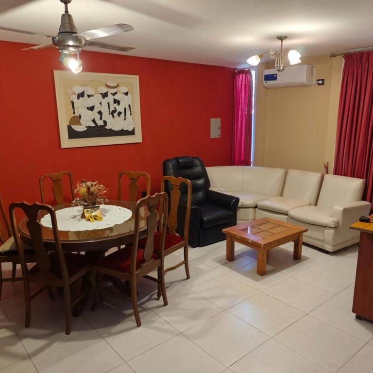 Casa de categoría con piscina, quincho y parque - Casa de 4 dormitorios - 16