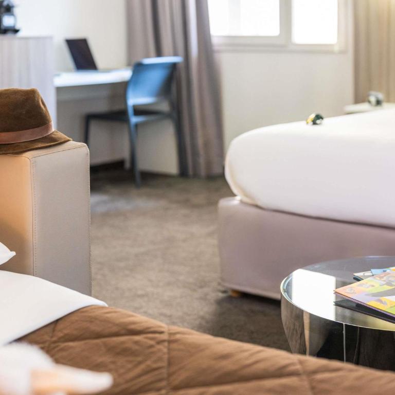 Ibis Styles Lyon Gorge de Loup Saphir - Chambre Confort avec Lit Double et Canapé-Lit Simple - 1