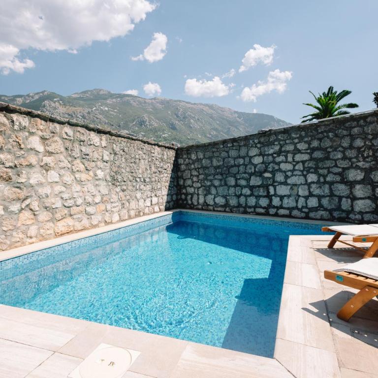 Large Luxury Waterfront Villa 500m2 with Private Pool and Private Beach for 15 People - Villa avec Piscine Privée - 15