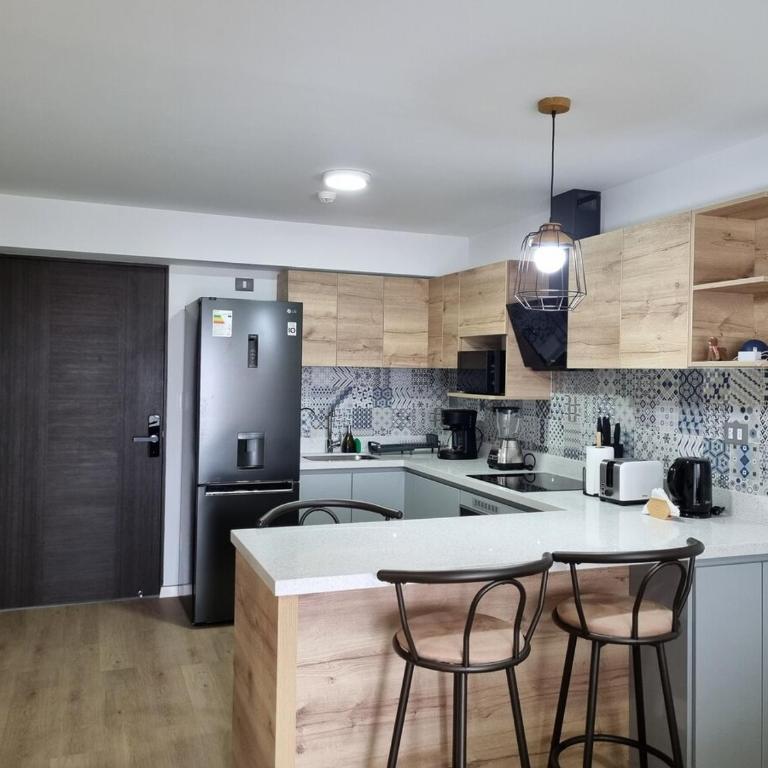 Modern apartment with confort and ideal location - Two-Bedroom Deluxe Apartment with Balcony - 18