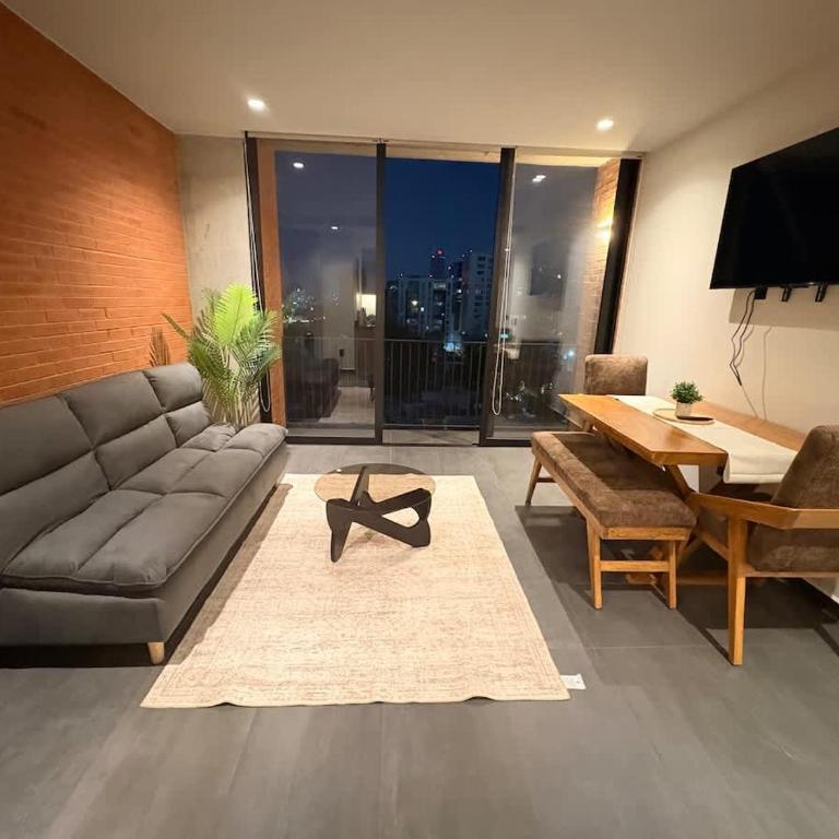 Walk to US Consulate Gym Parking & Dining - Apartment - 1