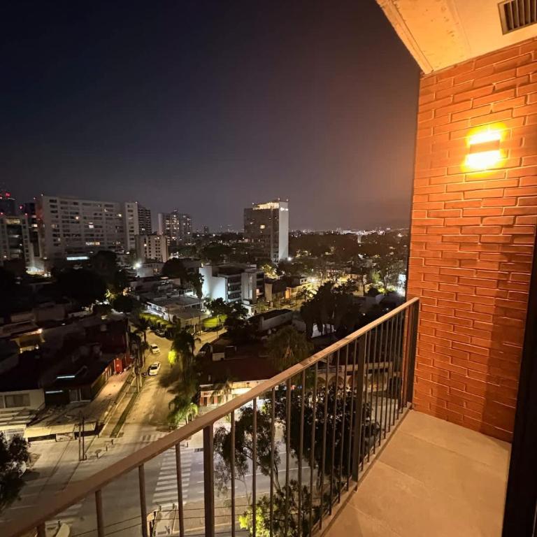 Walk to US Consulate Gym Parking & Dining - Apartment - 3