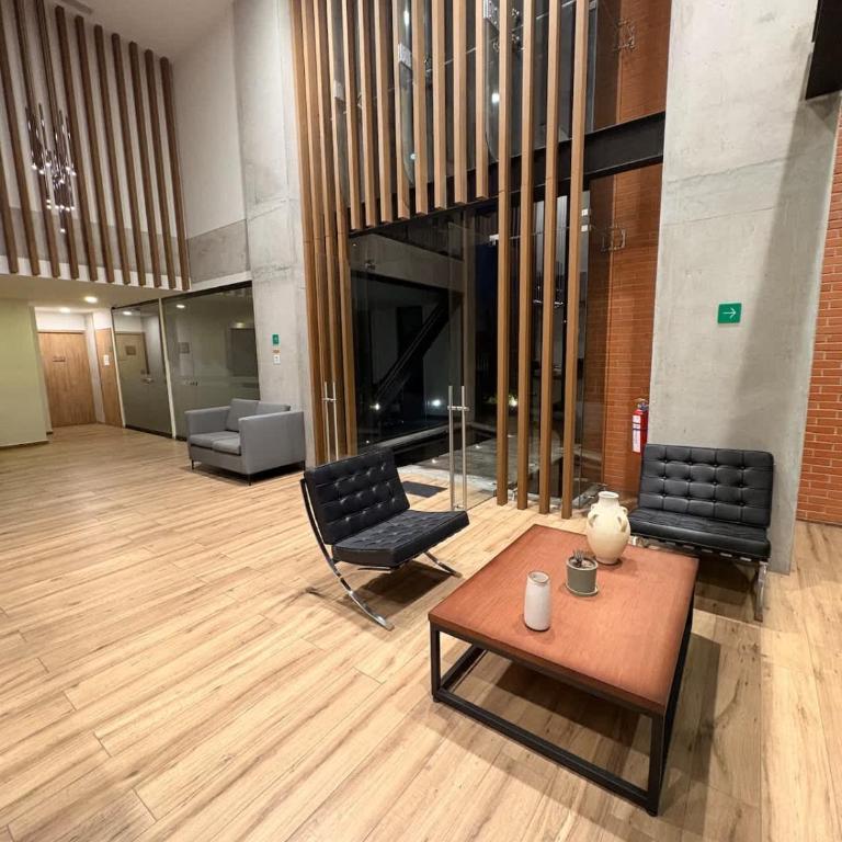 Walk to US Consulate Gym Parking & Dining - Apartment - 9