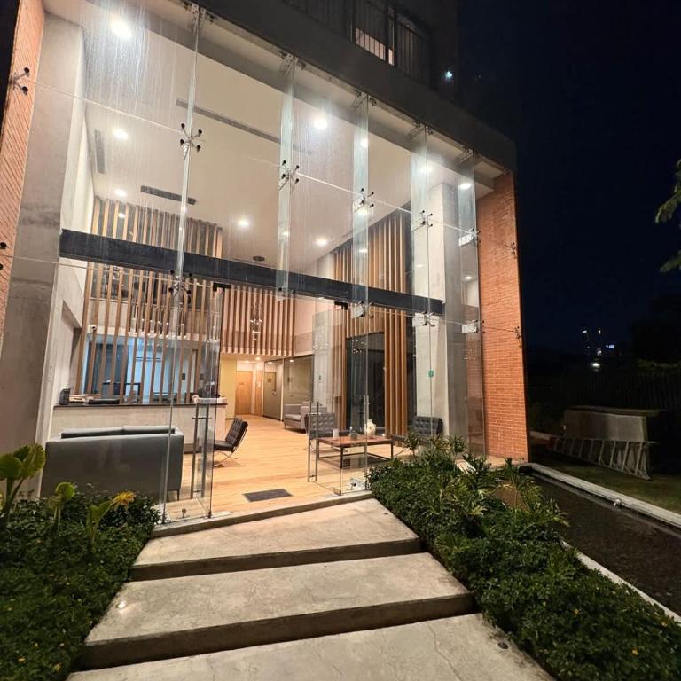 Walk to US Consulate Gym Parking & Dining - Apartment - 10