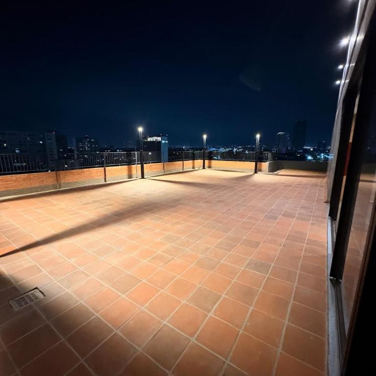 Walk to US Consulate Gym Parking & Dining - Apartment - 14