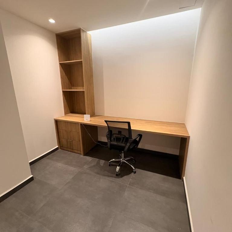 Walk to US Consulate Gym Parking & Dining - Apartment - 17