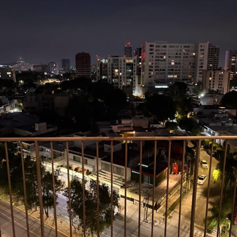 Walk to US Consulate Gym Parking & Dining - Apartment - 19