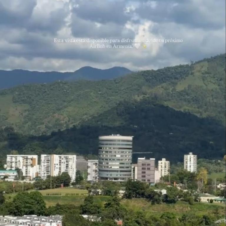 Furnished Studio in Armenias Upscale Area with City and Mountain Views - Apartamento de 1 dormitorio - 3