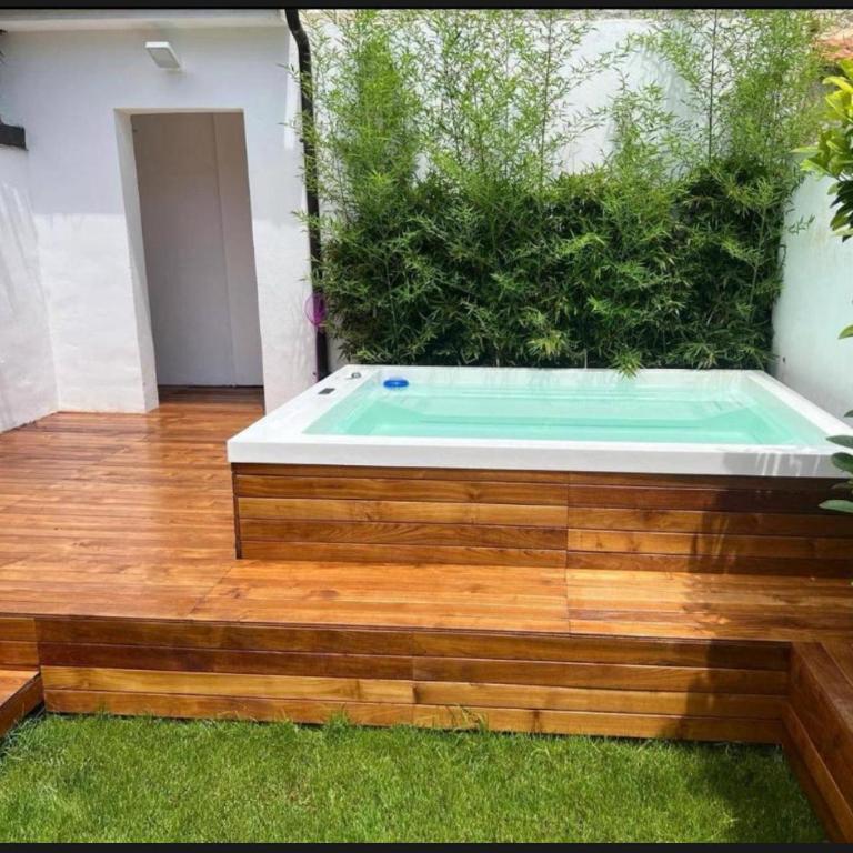 Abracadabra Hidden Garden - Two-Bedroom House - 1