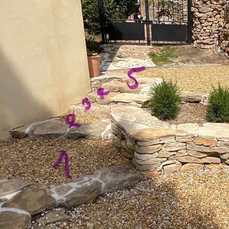 Calm private garden seaview shared pool parking - Appartement 2 Chambres - 32