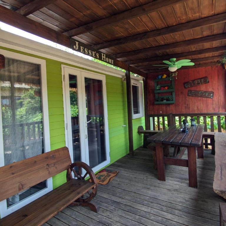 Wild West-style accommodation featuring 2 mobile homes and 2 huts - Casa Mobile - 11