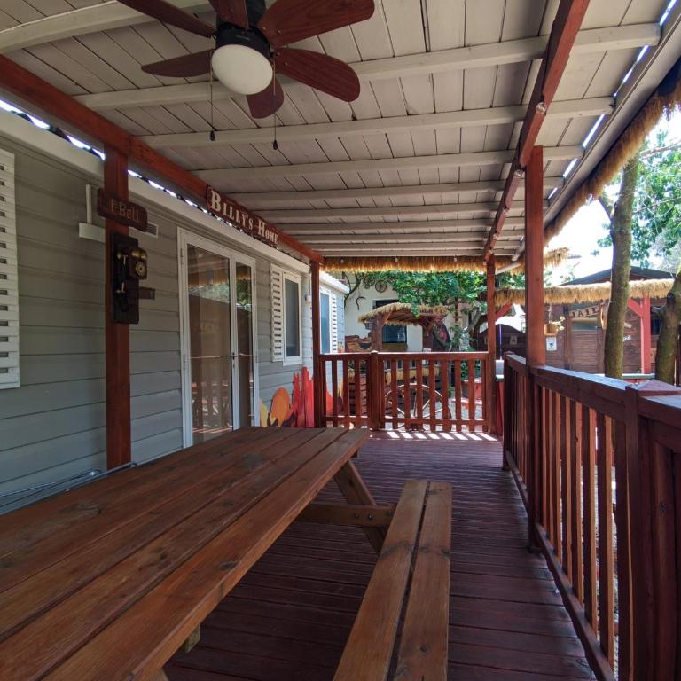 Wild West-style accommodation featuring 2 mobile homes and 2 huts - Casa Mobile - 9