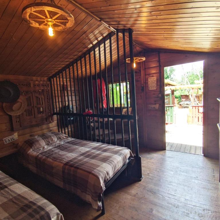 Wild West-style accommodation featuring 2 mobile homes and 2 huts - Casa Mobile - 8