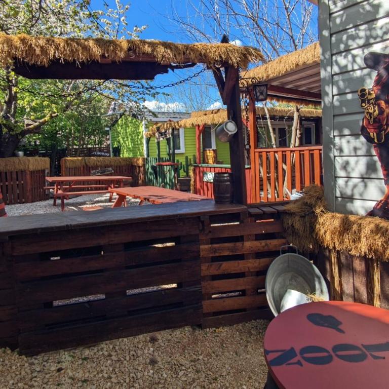 Wild West-style accommodation featuring 2 mobile homes and 2 huts - Casa Mobile - 39