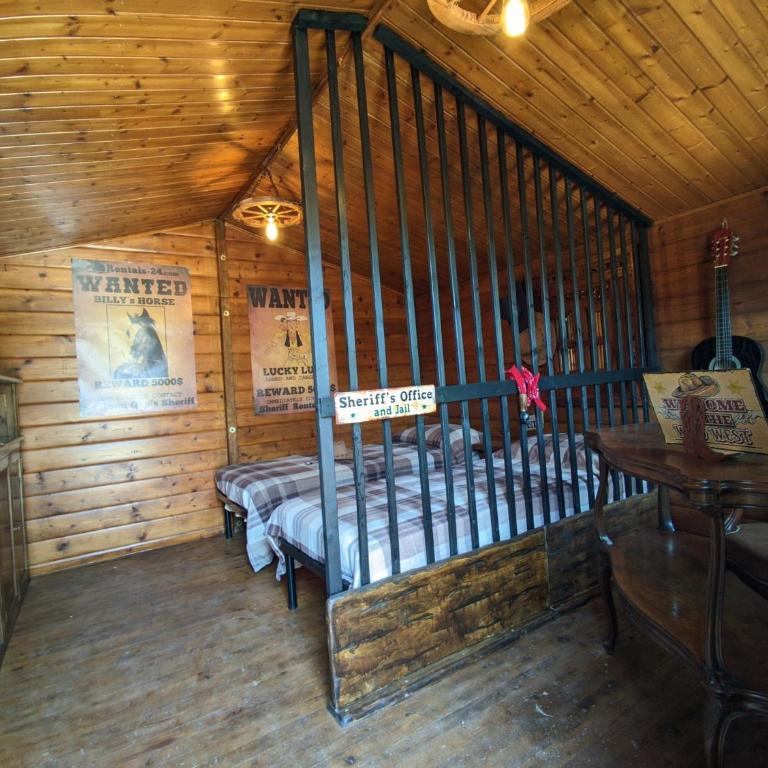 Wild West-style accommodation featuring 2 mobile homes and 2 huts - Casa Mobile - 3