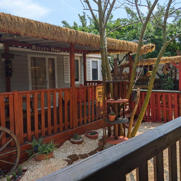 Wild West-style accommodation featuring 2 mobile homes and 2 huts - Casa Mobile - 15