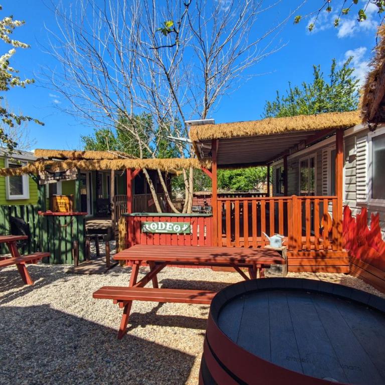 Wild West-style accommodation featuring 2 mobile homes and 2 huts - Casa Mobile - 26