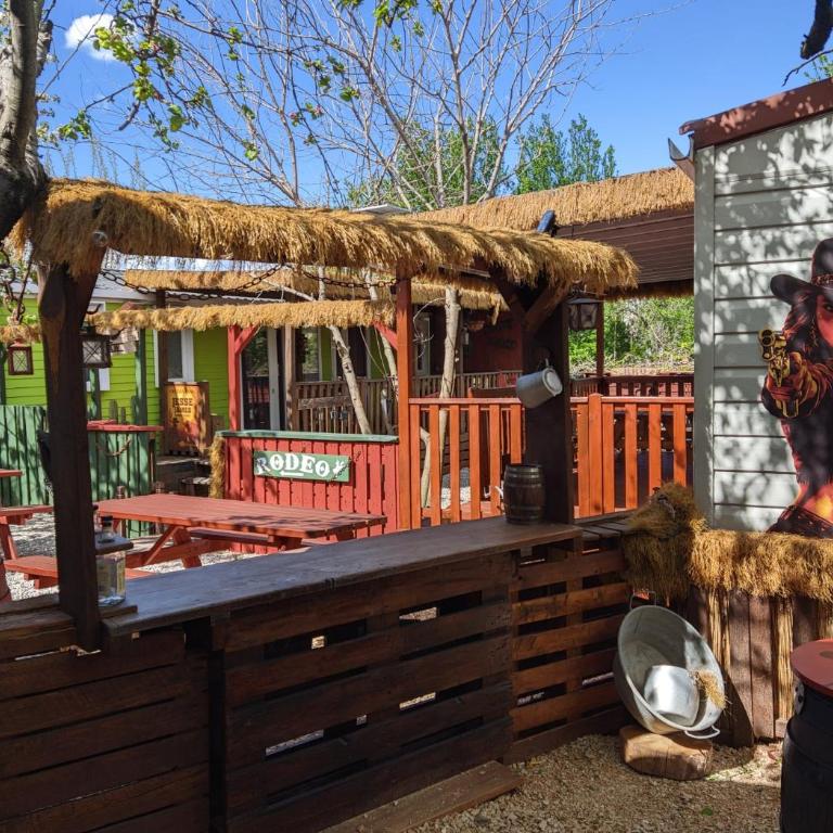 Wild West-style accommodation featuring 2 mobile homes and 2 huts - Casa Mobile - 20