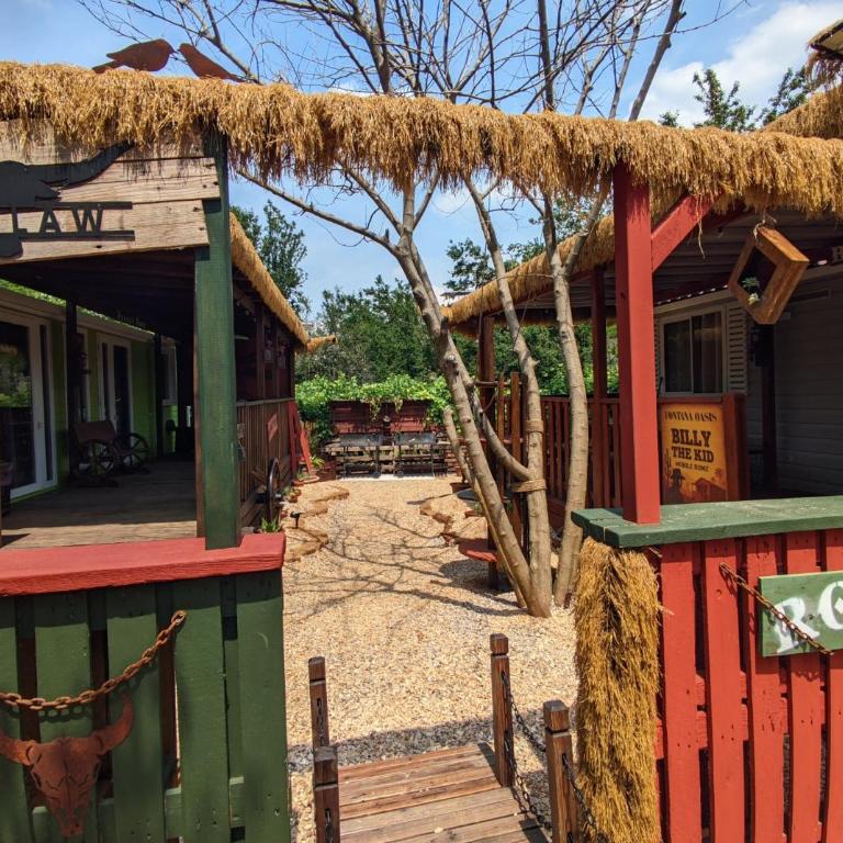 Wild West-style accommodation featuring 2 mobile homes and 2 huts - Casa Mobile - 33