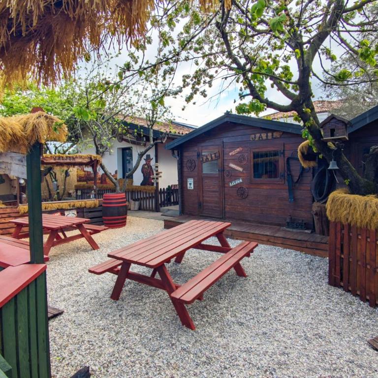 Wild West-style accommodation featuring 2 mobile homes and 2 huts - Casa Mobile - 35