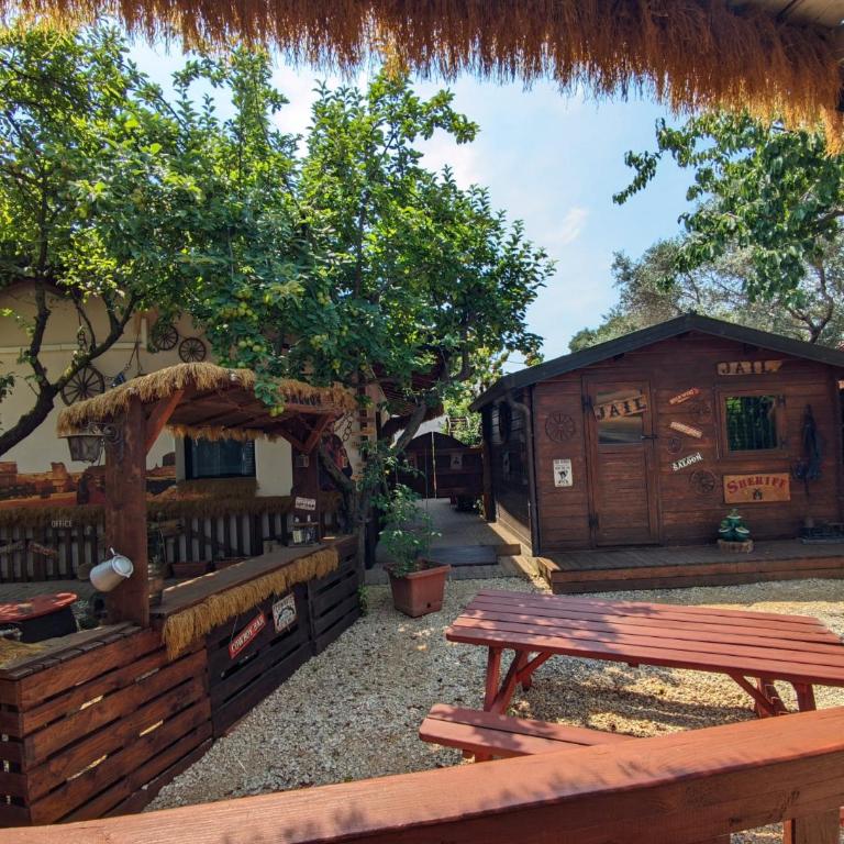 Wild West-style accommodation featuring 2 mobile homes and 2 huts - Casa Mobile - 38