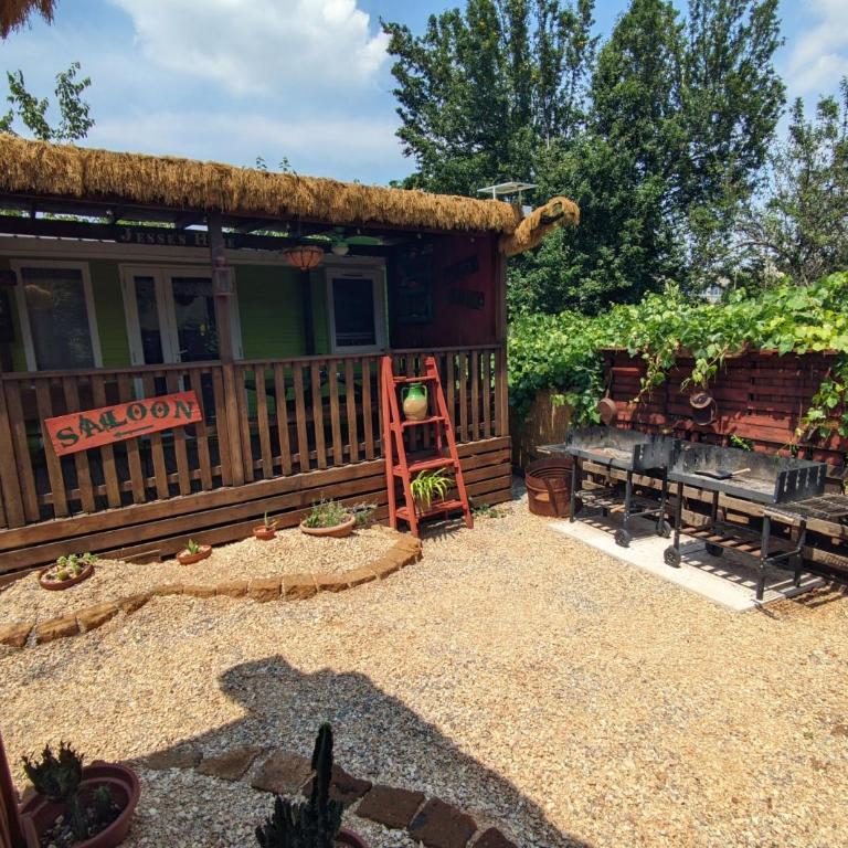 Wild West-style accommodation featuring 2 mobile homes and 2 huts - Casa Mobile - 47