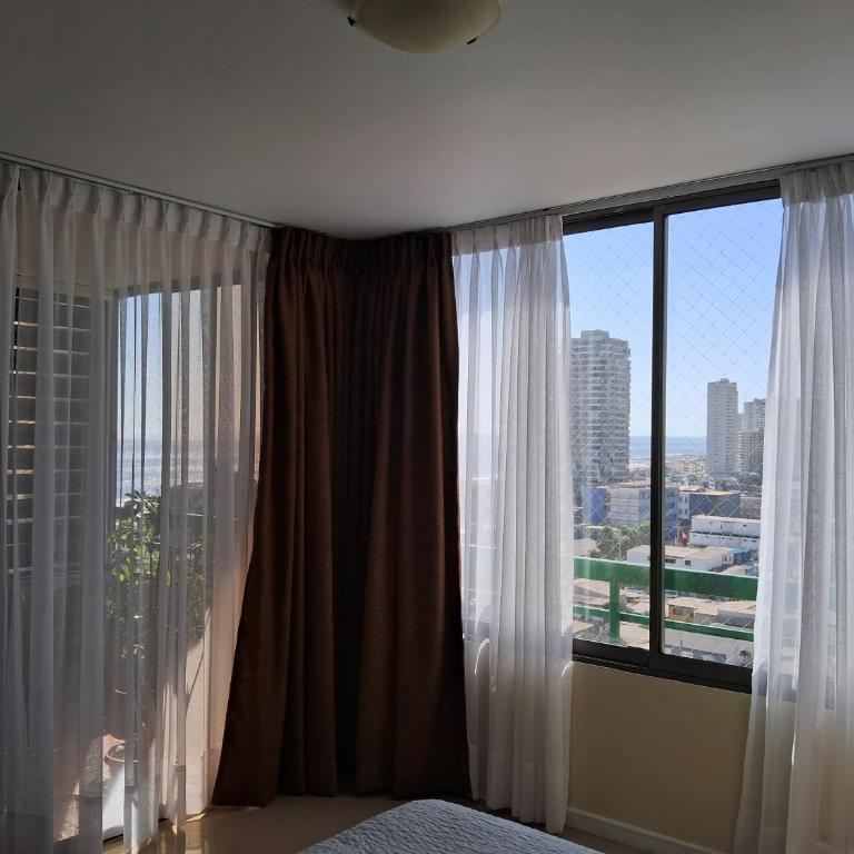 Cómodo y tranquilo - Three-Bedroom Apartment with Sea View - 3