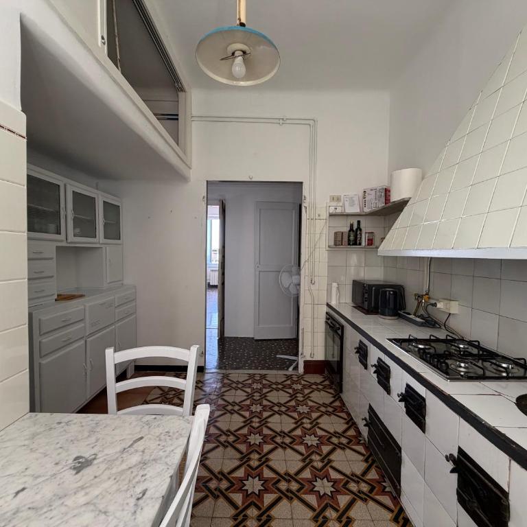Grande Dimora d'Epoca Vista Mare - Four-Bedroom Apartment with Lake View - 9
