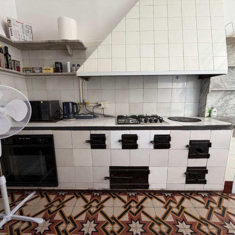 Grande Dimora d'Epoca Vista Mare - Four-Bedroom Apartment with Lake View - 12