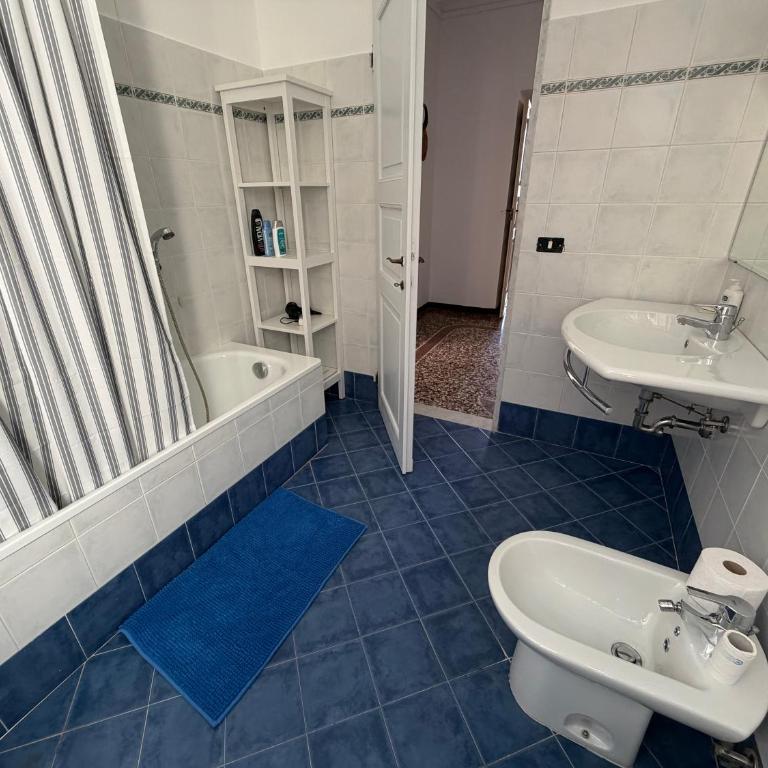 Grande Dimora d'Epoca Vista Mare - Four-Bedroom Apartment with Lake View - 18