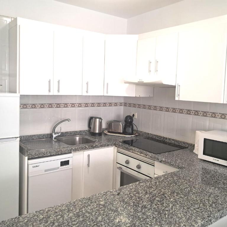 Centric 2 bedrooms Apartment near to the beach - newly renovated bathroom and bedrooms - by TENERIFEHINTS - Appartamento con 2 Camere da Letto - 19