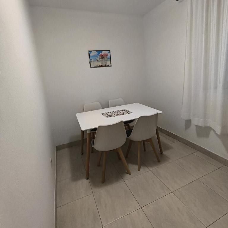 Studio apartmani AHUS - Apartman sa Terasom - 2