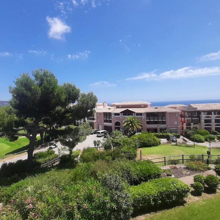Studio rénové, super équipé avec vue magnifique - Studio - Vue sur Mer - 4
