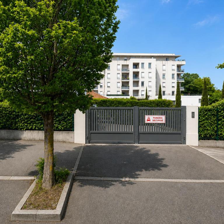 Moderne et Cosy T2 - Parking & Clim & Piscine & Balcon - LYON 25 min - Appartement 1 Chambre - 26