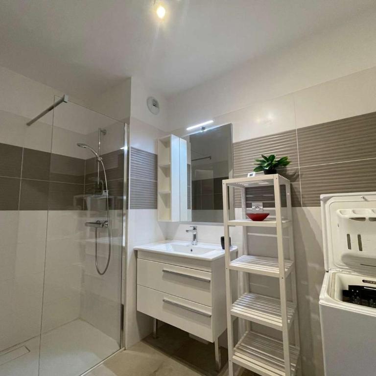 Charmant T2 centre Lavandou avec climatisation et parking privé - FR-1-308-187 - Appartement - 18