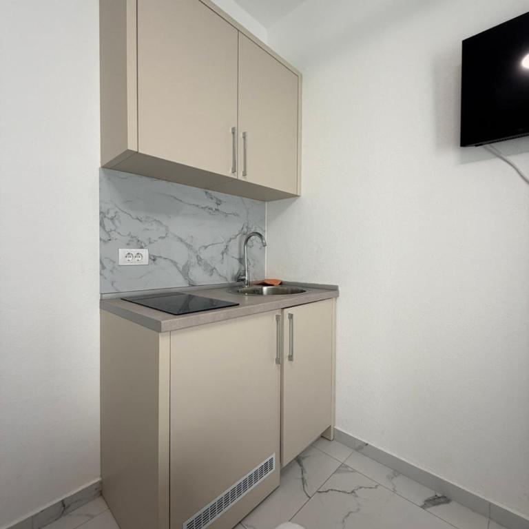Maxhuri Apartments - Porodična Soba - 16